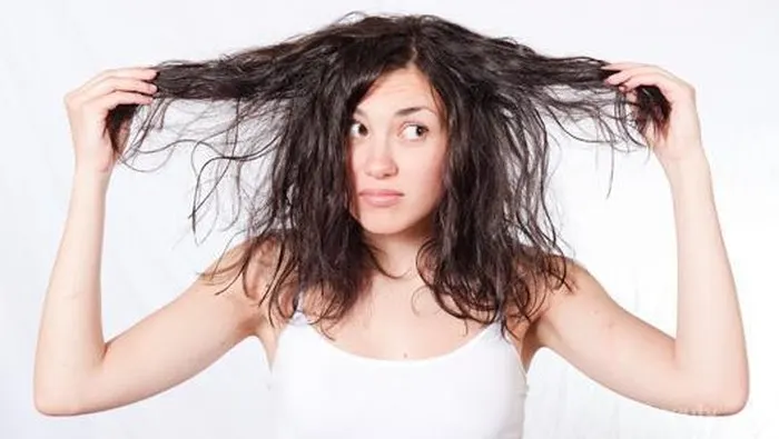rambut berminyak ujung kering