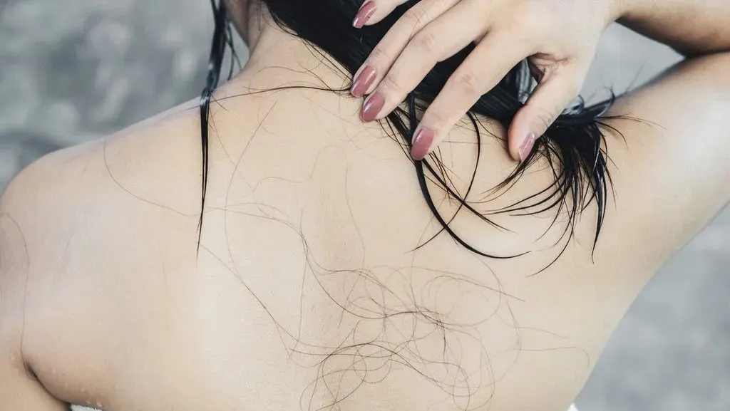 rambut rontok saat mandi