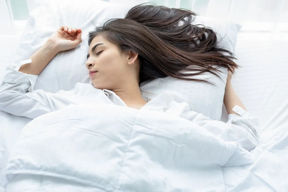merusak rambut saat tidur