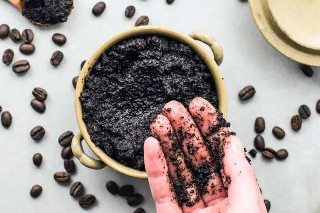 4 Tips Perawatan Rambut Tebal dan Hitam dengan Bahan Alami