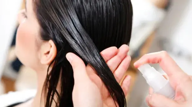 3 Faktor Kimiawi Pemicu Rambut Berminyak yang Perlu Kamu Tahu