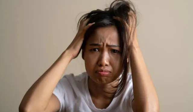 5 Mitos dan Fakta Seputar Rambut Berminyak, Penyebab dan Cara Mengatasinya